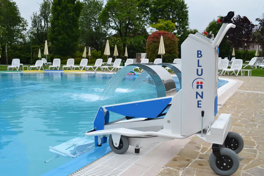 Sollevatore da piscina per disabili
